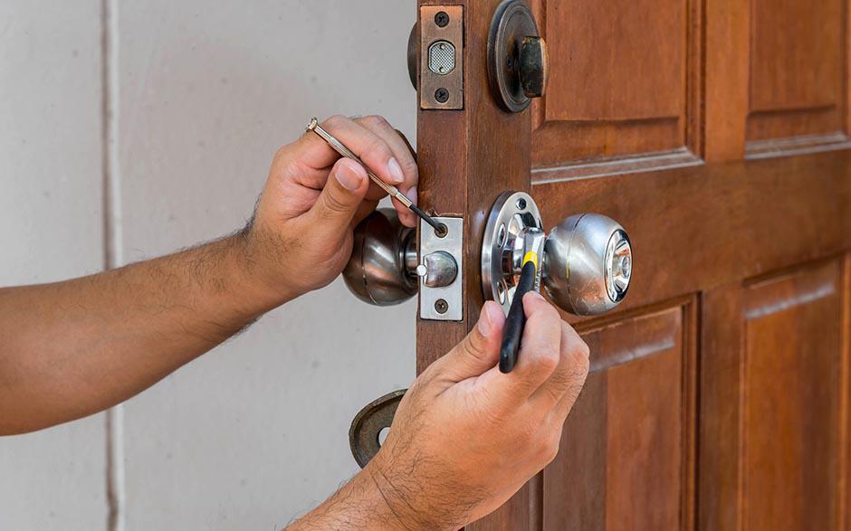 comment ouvrir une serrure de porte Le Mesnil-le-Roi