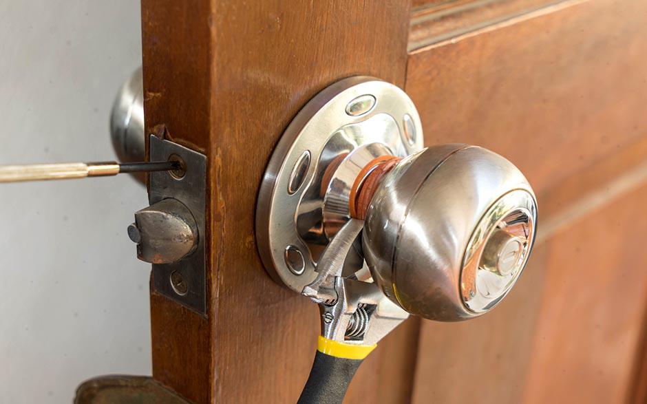 comment ouvrir une serrure de porte Le Mesnil-le-Roi